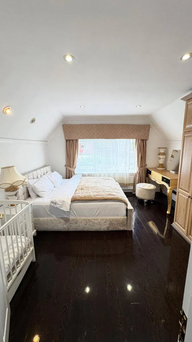 Image 4 of Luxurious West London Retreat With Hot Tubs Easy Access to Central London