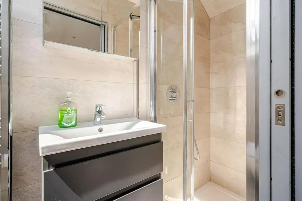 Image 5 of Luxurious & Modern 2 bedroom Notting Hill Townhouse