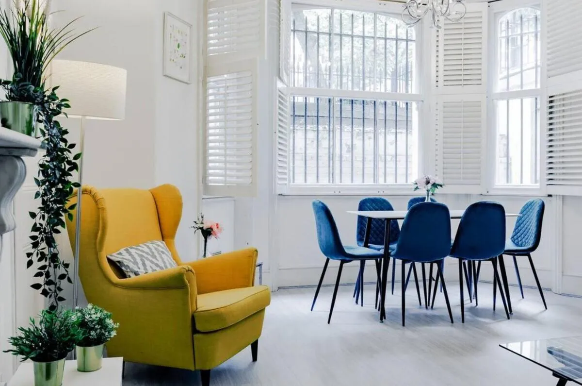Image 5 of Luxurious & Spacious 2BR APR in Earls Court!