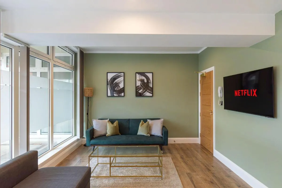 Image 5 of Luxurious & spacious central modern 2bed flat