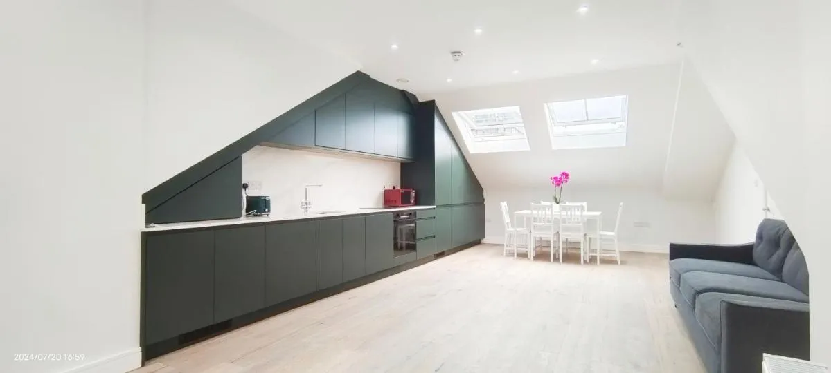 Image 3 of Luxurious and Modern 3b3b Apartment in Hammersmith
