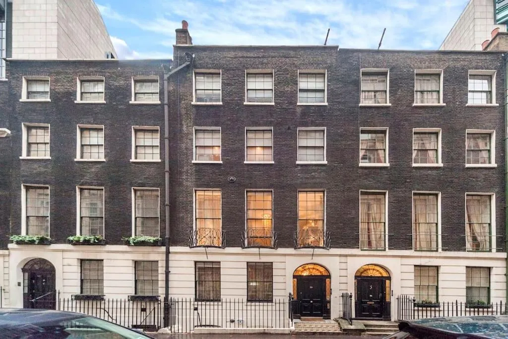 Image 5 of Luxurious apartment Trafalgar Square