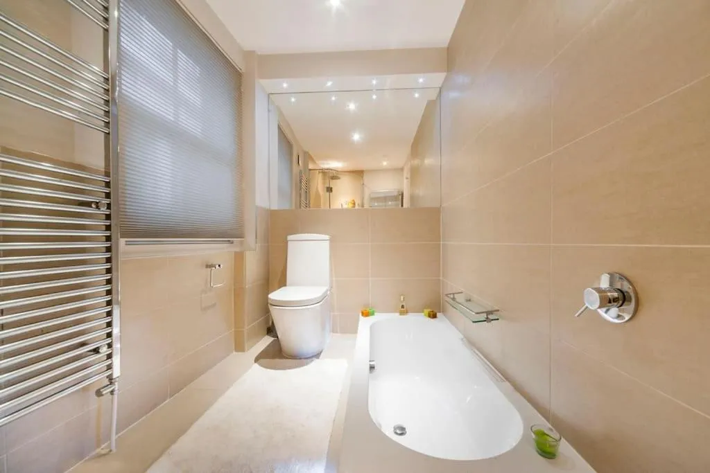 Image 3 of Luxurious apartment Trafalgar Square