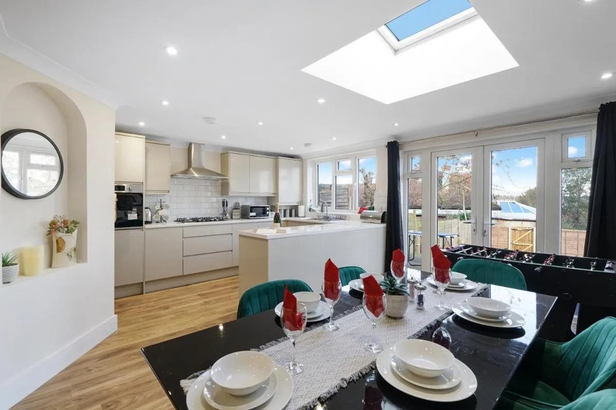 Image 4 of Luxurious house in Wembley – Garden