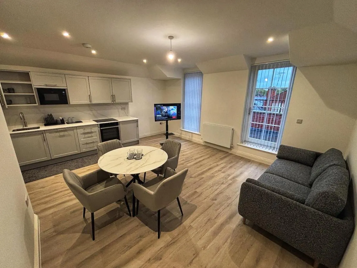 Image 4 of Luxury 1BR Modern Flat in London W7 with Terrace & Private Parking