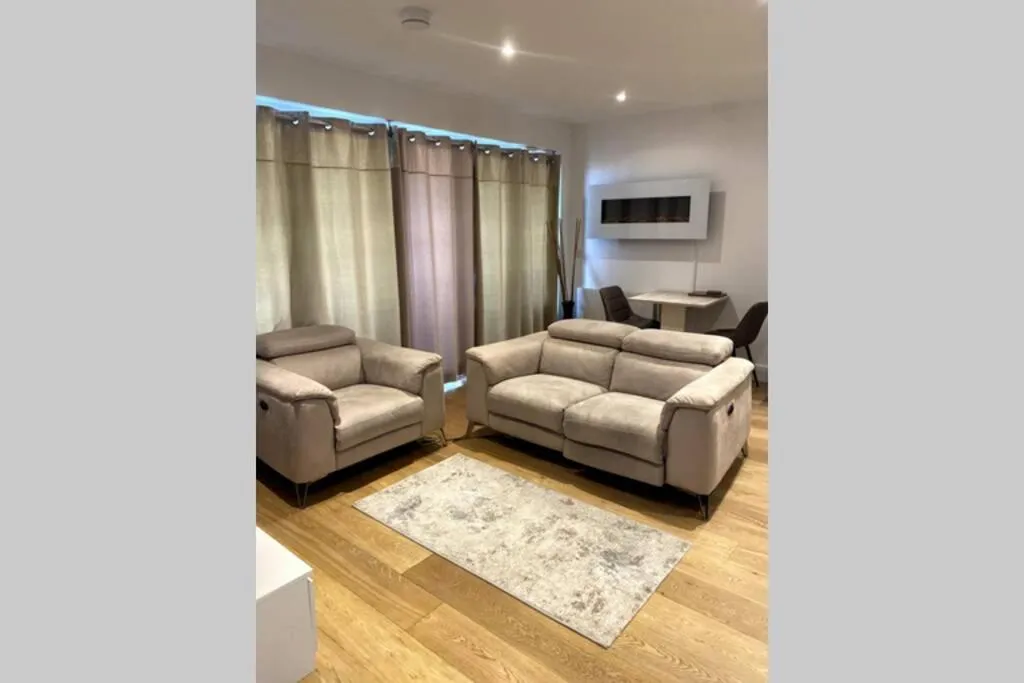 Image 5 of Luxury 1 Bedroom Apartment with Netflix & Parking