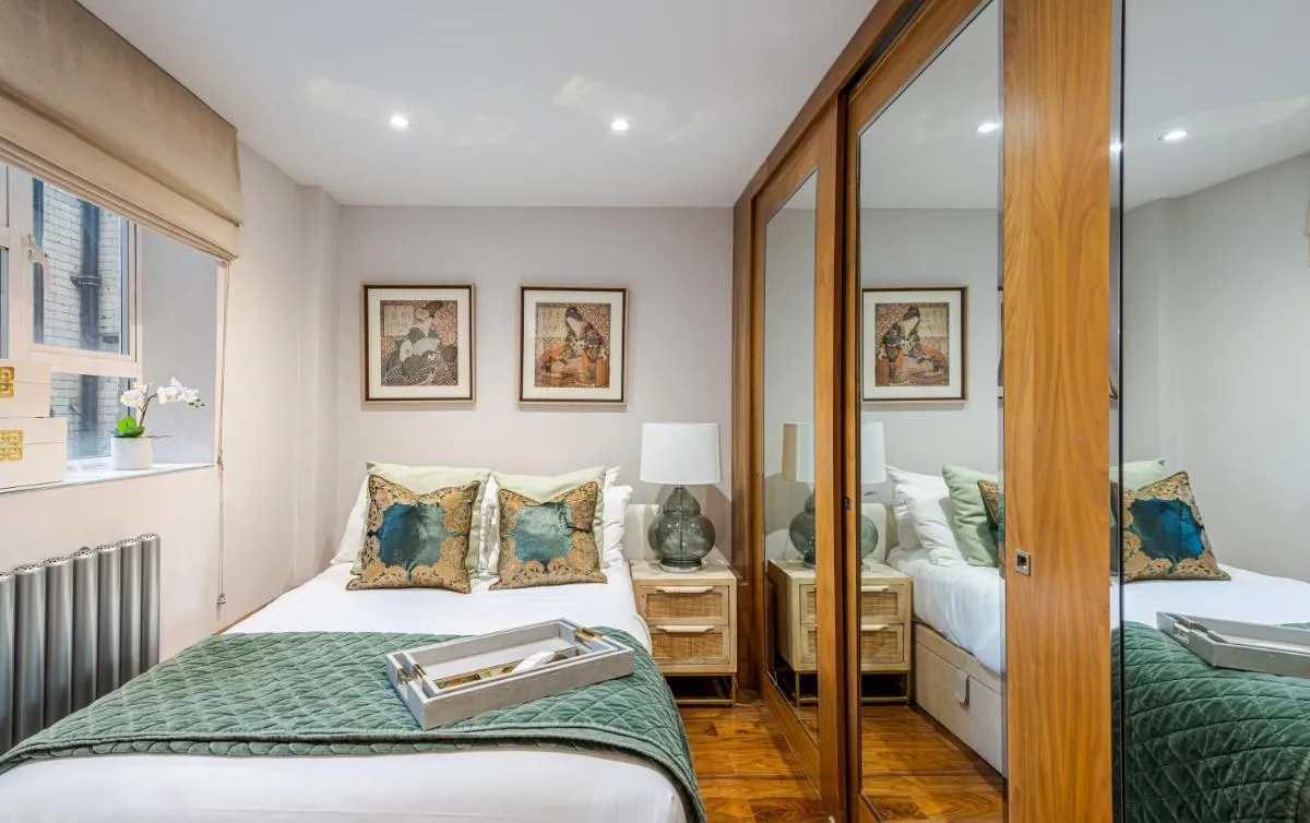 Image 3 of Luxury 2BD Knightsbridge Haven Beside Harrods