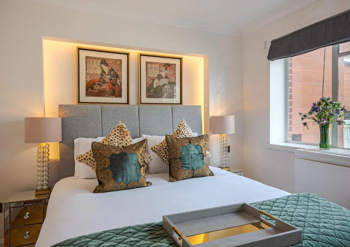 Image 5 of Luxury 2BR Overlooking Harrods & London Skyline