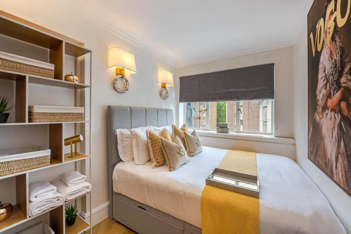 Image 4 of Luxury 2BR Overlooking Harrods & London Skyline