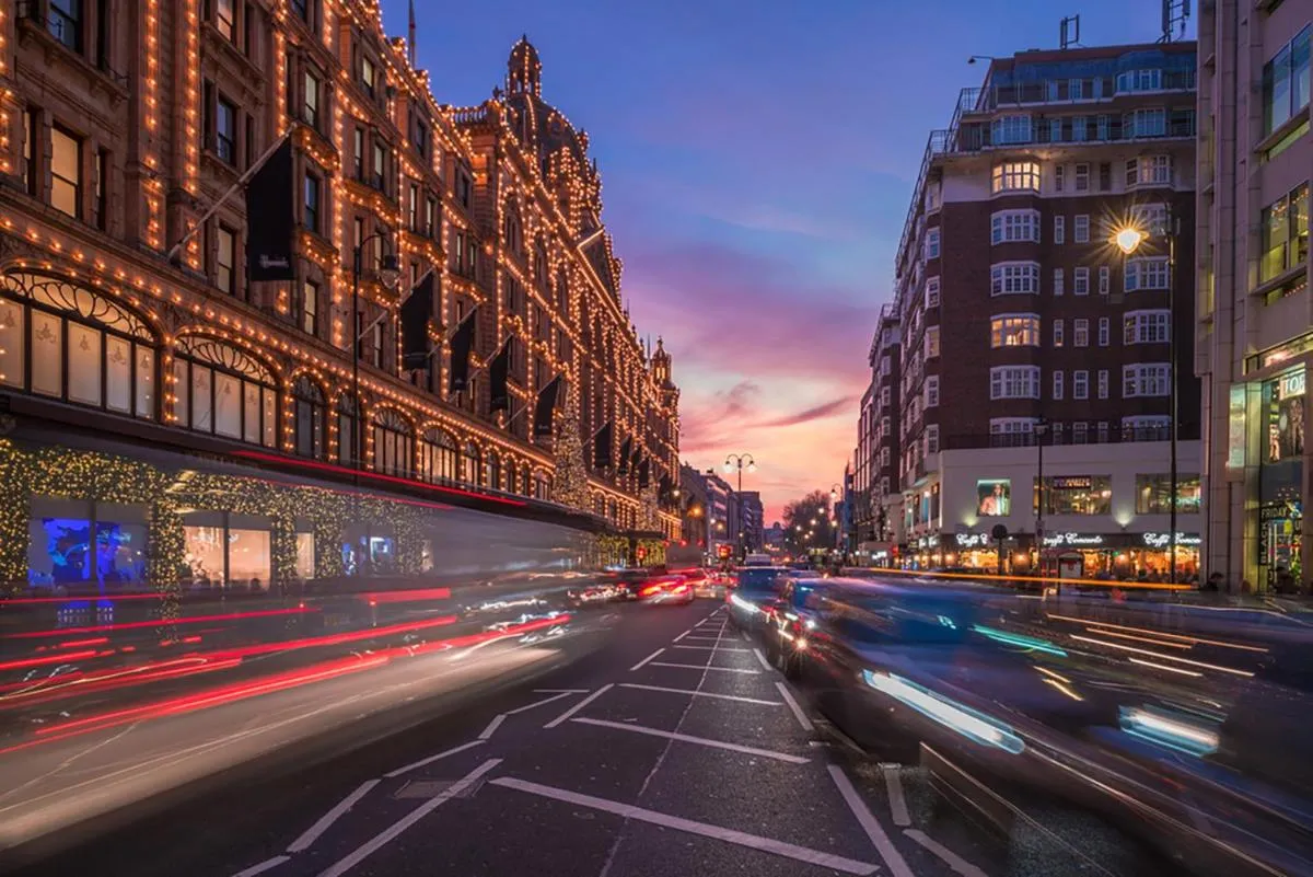 Image 3 of Luxury 2BR Overlooking Harrods & London Skyline