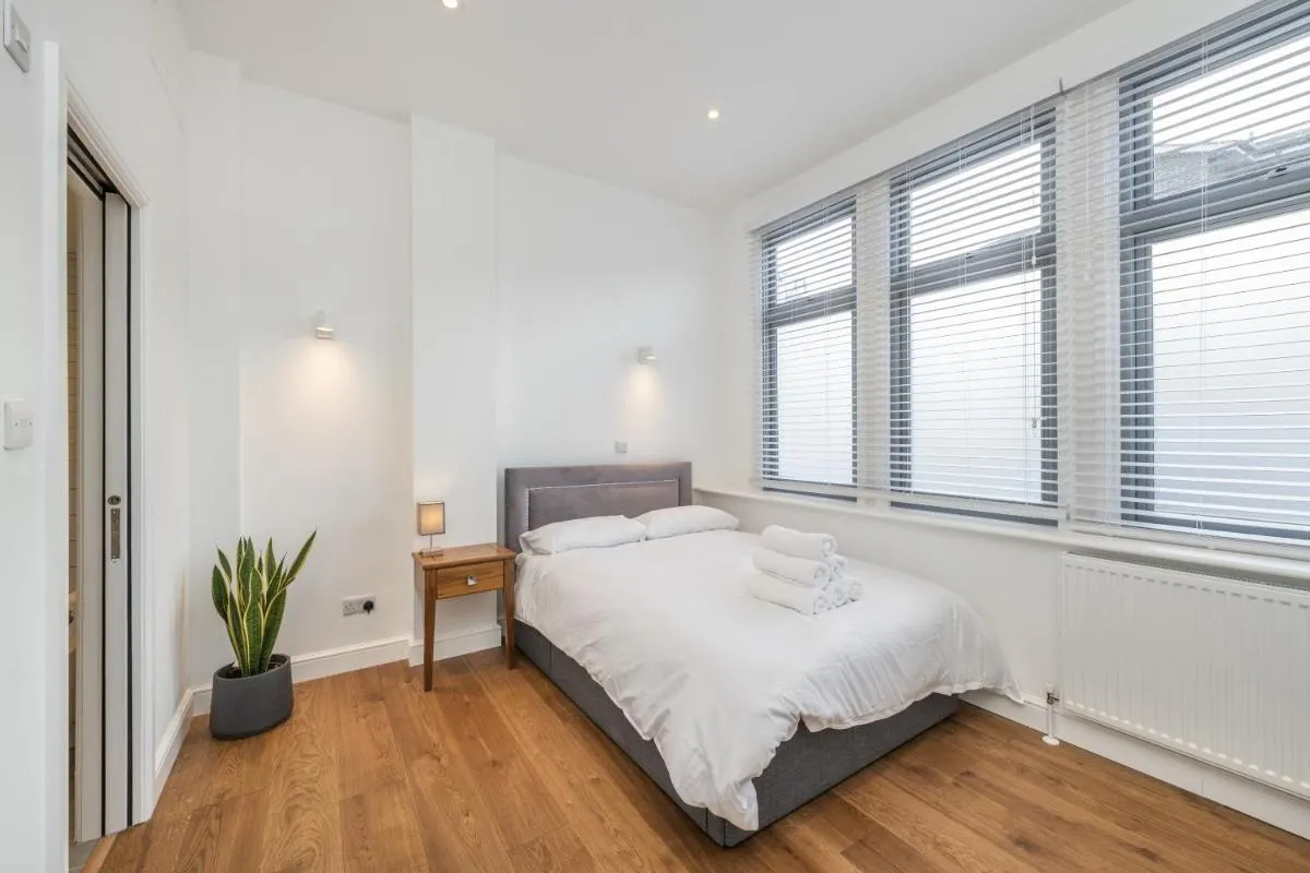Image 3 of Luxury 2BedRoom and 2BathRoom Flat With Patio Central London!
