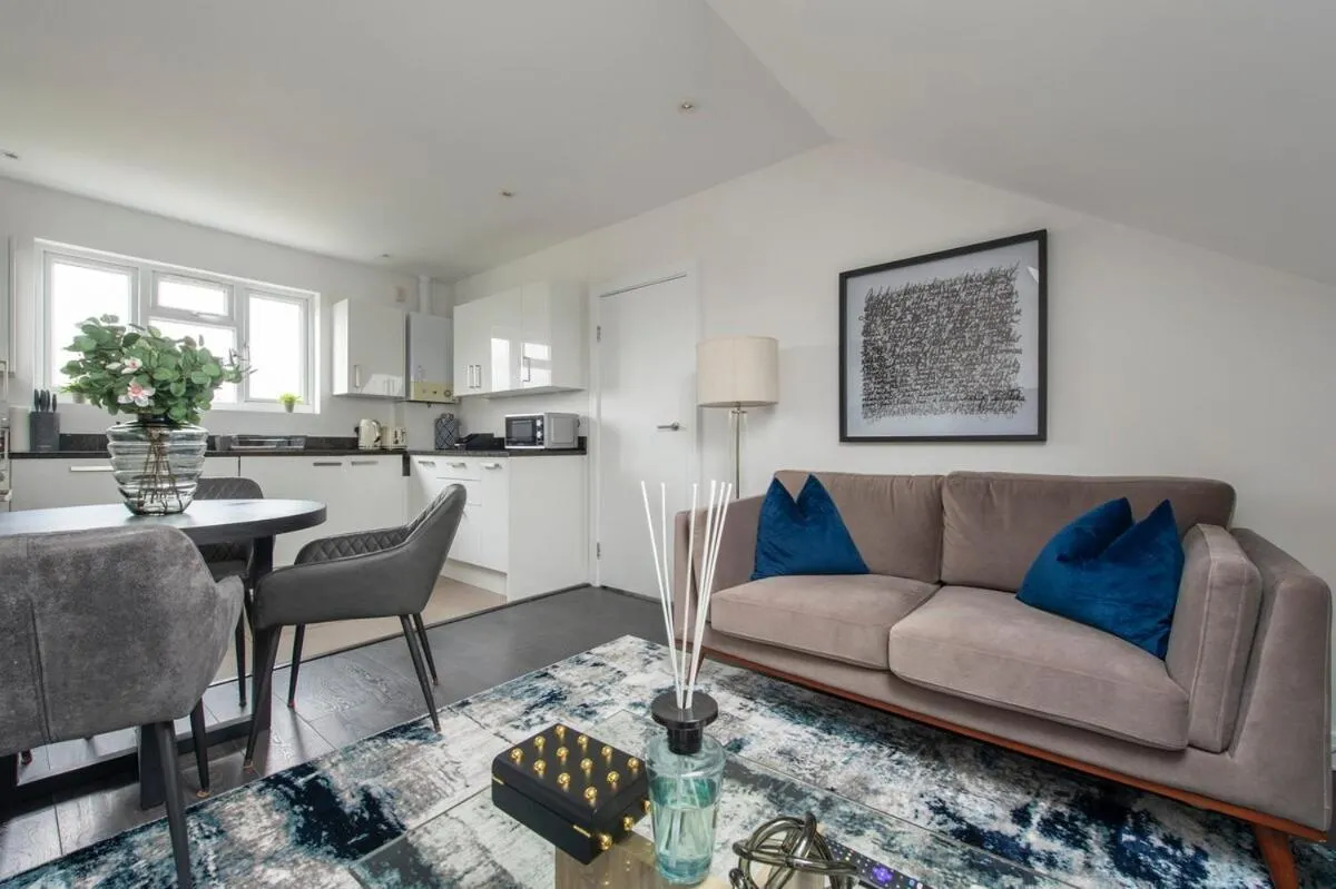 Image 4 of Luxury 2Bed, 2Bath Duplex 5 Mins to Hither Green Station