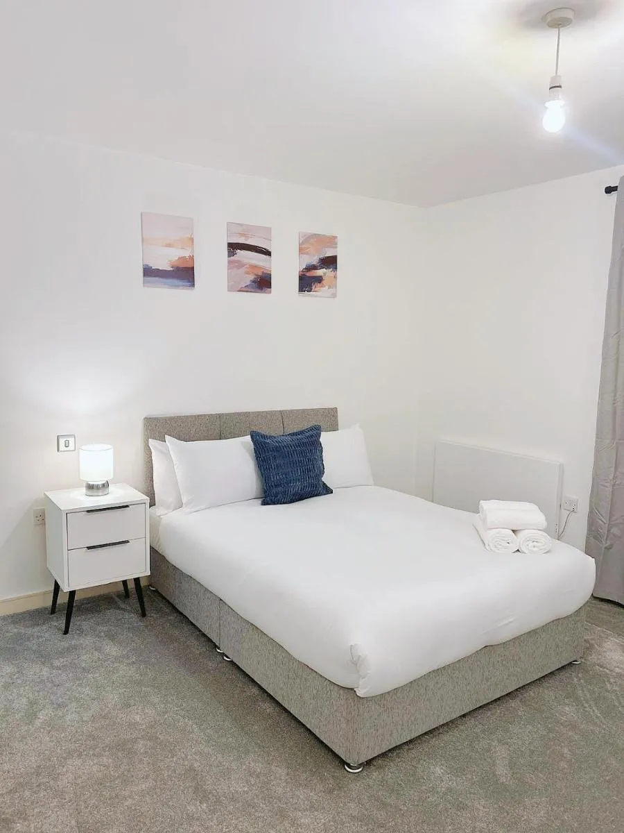 Image 3 of Luxury 2-Bed Apartment with Stunning Views Near The Shard & Tower Bridge