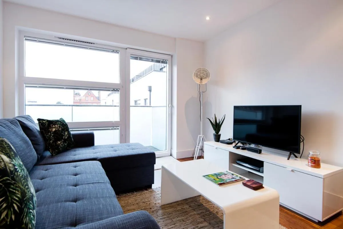Image 5 of Luxury 2-Bed Flat parking and close to the tube