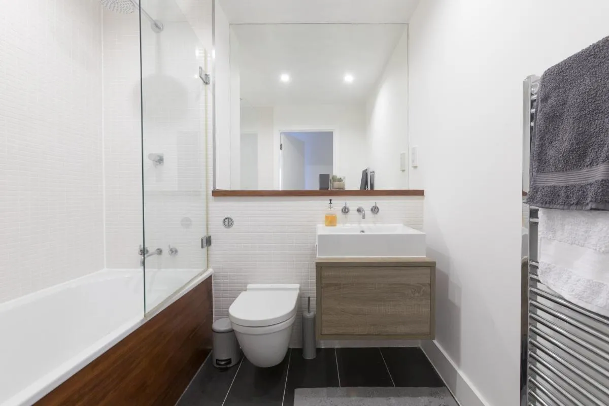 Image 3 of Luxury 2-Bed Flat parking and close to the tube