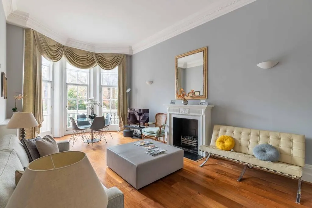 Image 4 of Luxury 2-Bedroom Flat in Knightsbridge by LandIn