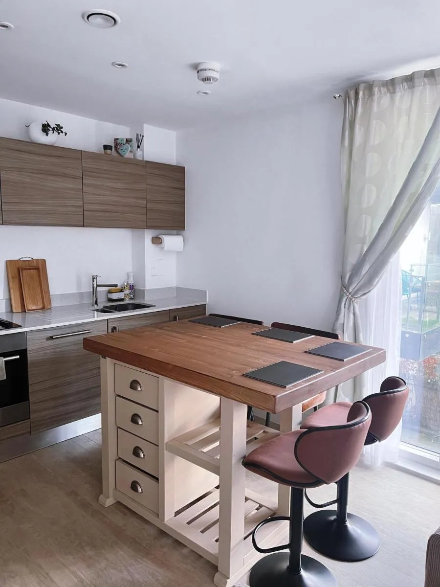 Image 5 of Luxury 2-Bedroom London Apartment, Near Liverpool Street, Balcony, Free Parking