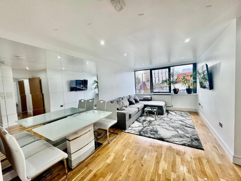 Image 1 of Luxury 2 BED Entire Apartment-Near Tube & Shopping centre