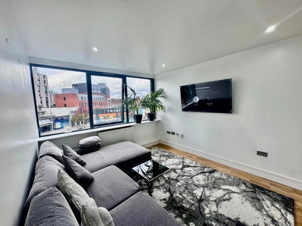 Image 5 of Luxury 2 BED Entire Apartment-Near Tube & Shopping centre