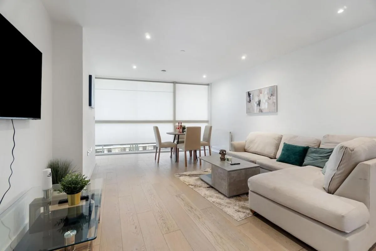 Image 5 of Luxury 2 BR Riverview Ensuite Flat in Greenwich Near O2&Excel