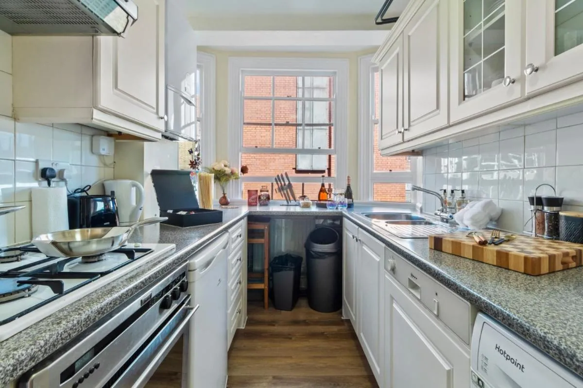 Image 5 of Luxury 2 Bed Apartment in the Heart of Mayfair Your Stylish London Retreat 4th floor no lift