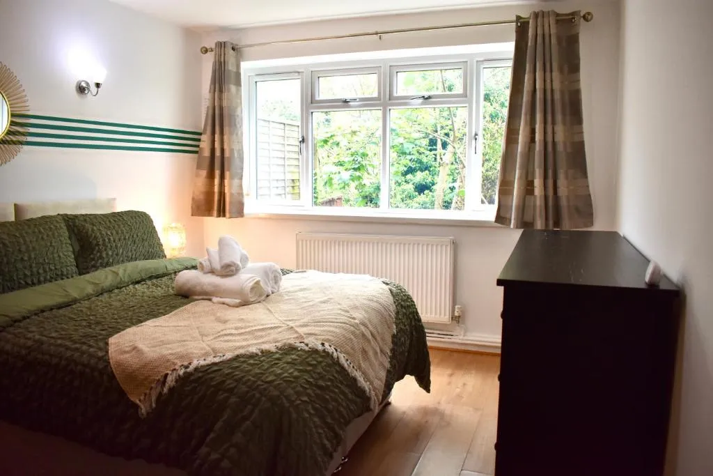 Luxury 2 Bedroom Apartment, Parking, Few Minutes Walk from Wembley Stadium