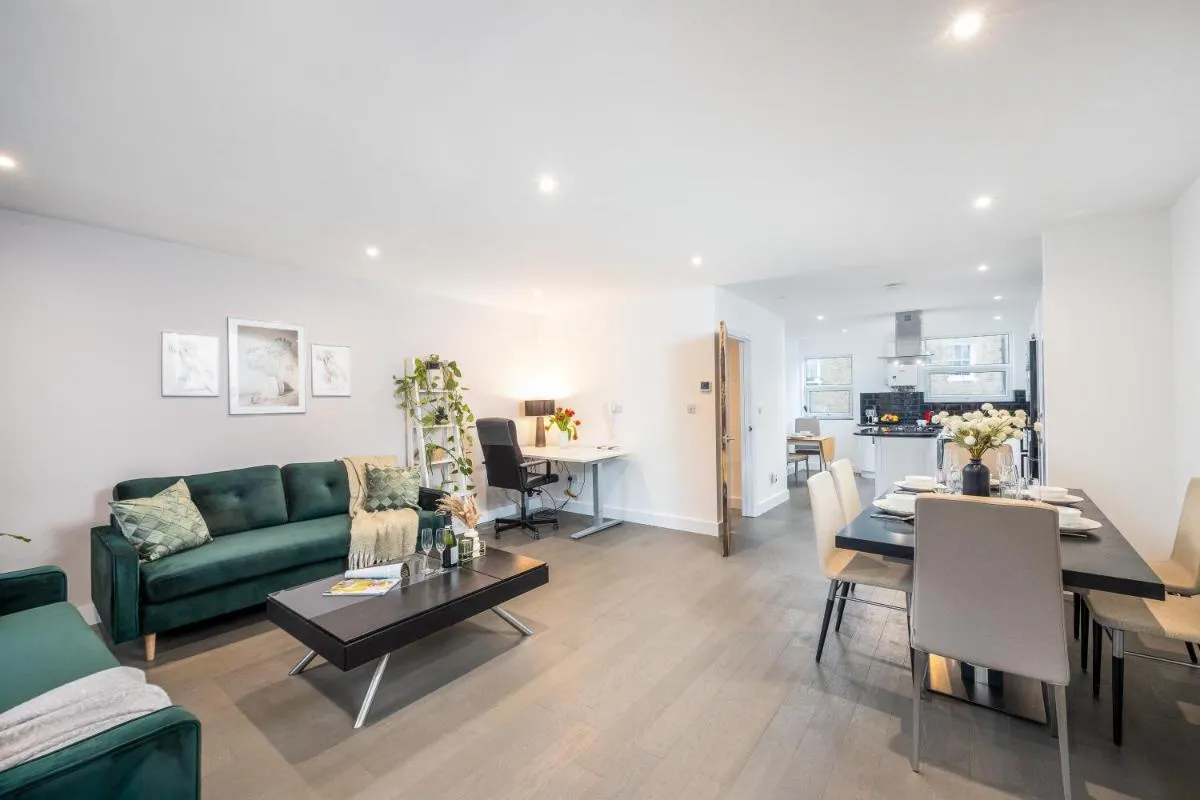 Image 4 of Luxury 2 Bedroom Apartment next to Angel