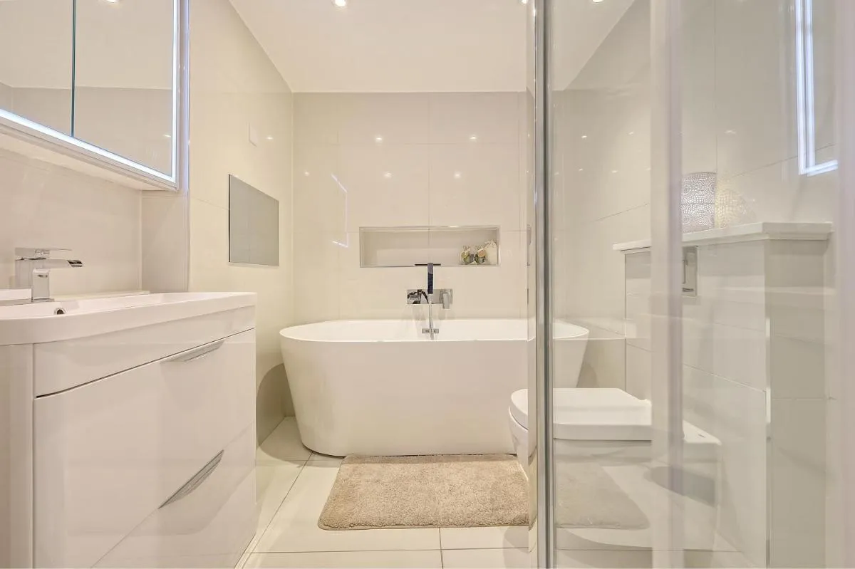 Image 3 of Luxury 2 Bedroom Apartment with Private Terrace & Parking – Wanstead, Escape London in London