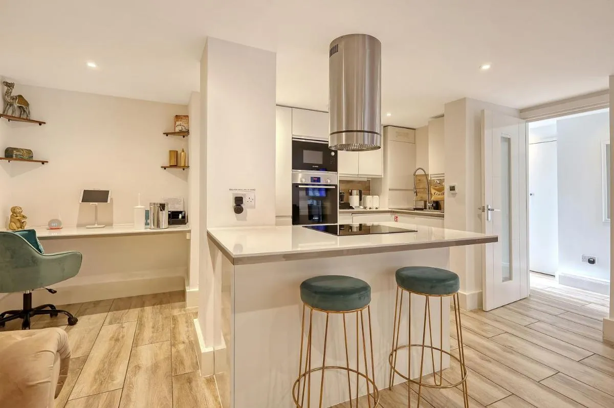 Image 4 of Luxury 2 Bedroom Apartment with Private Terrace & Parking – Wanstead, Escape London in London