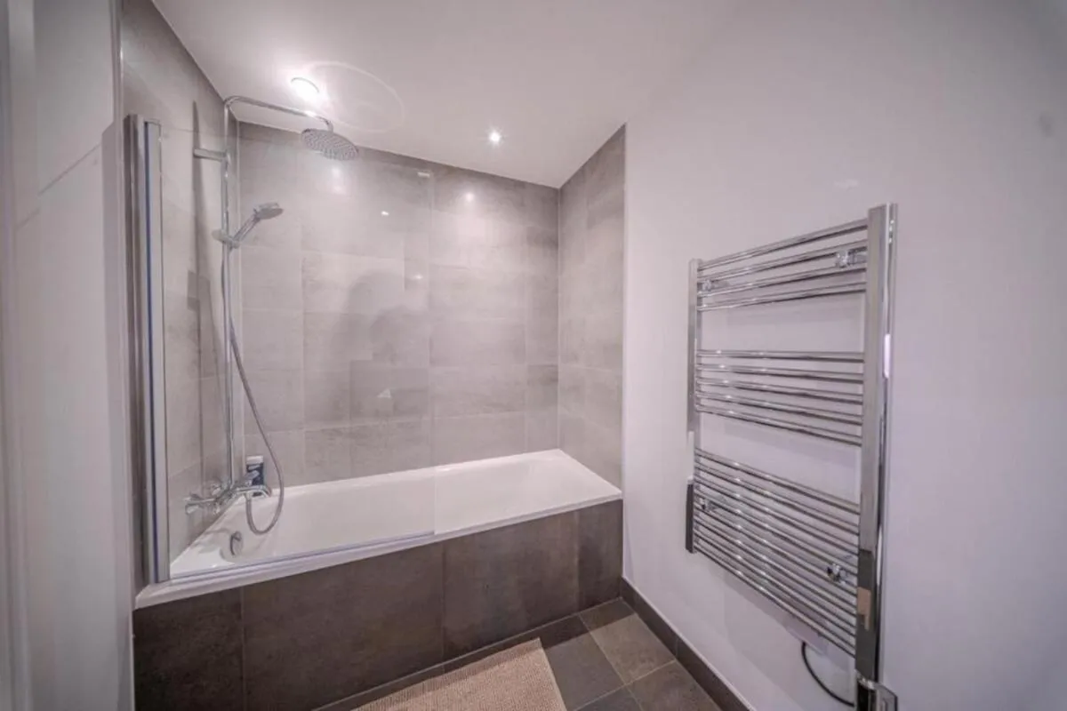 Image 3 of Luxury 3BR Apt Sleeps 10, Wembley & Park Views