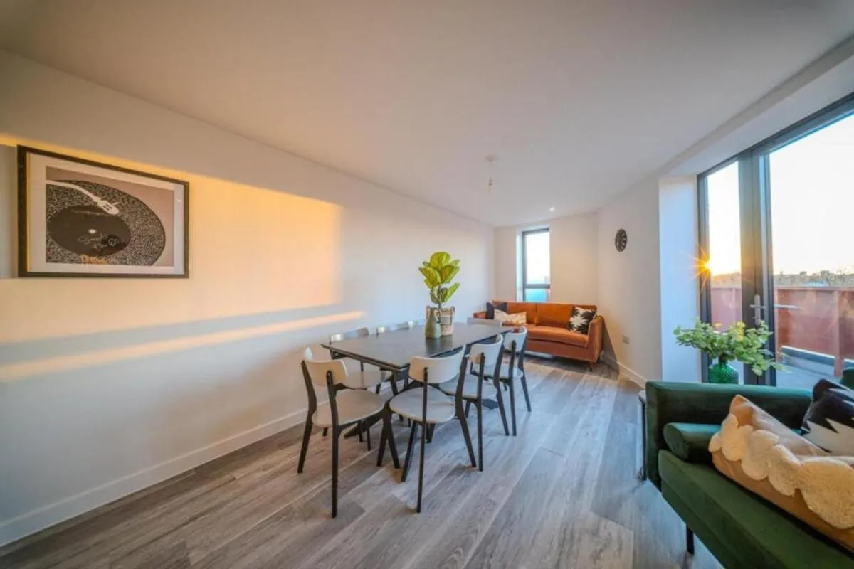 Image 4 of Luxury 3BR Apt Sleeps 10, Wembley & Park Views