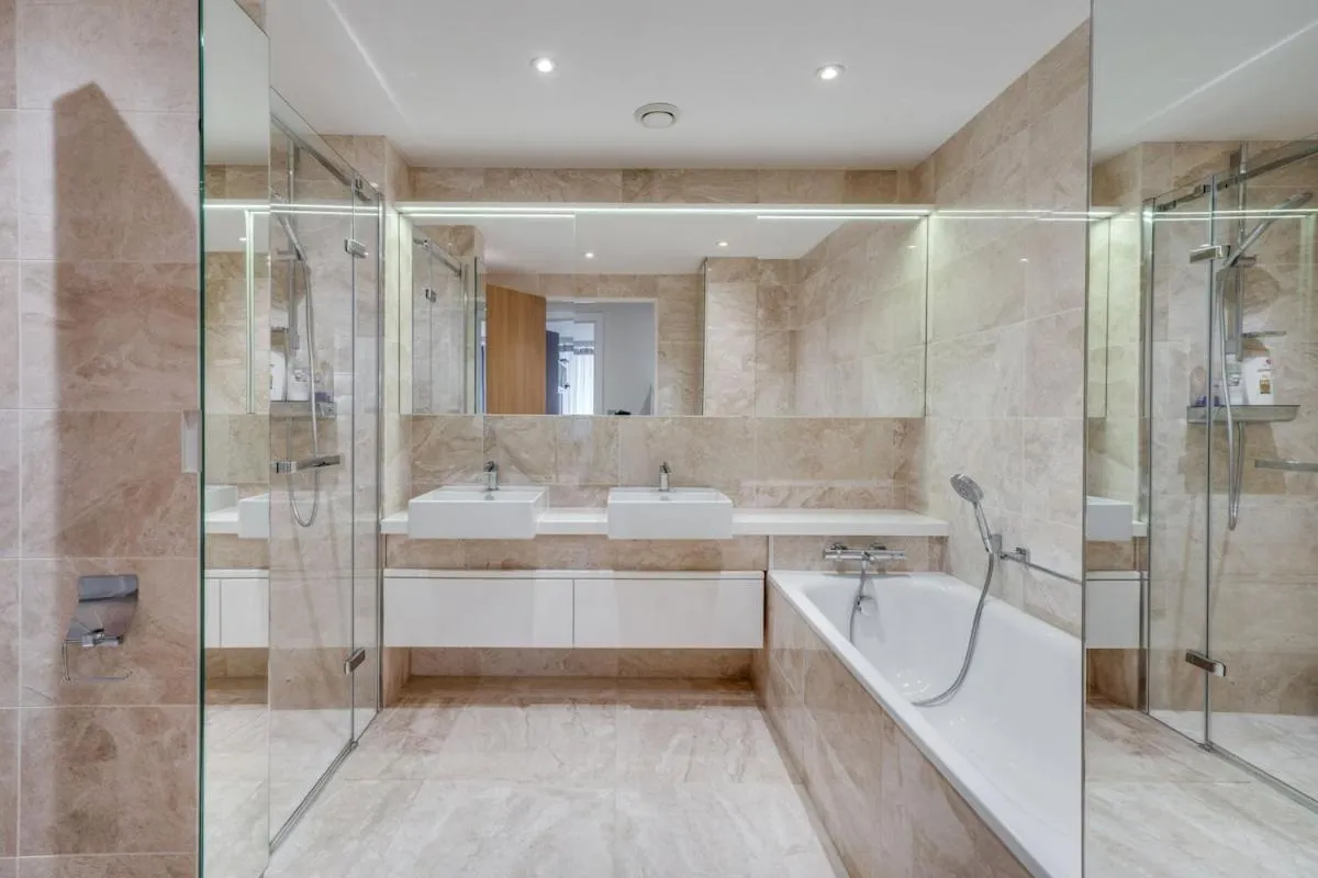 Image 3 of Luxury 3-BR near Tower Bridge Family & Business Ready