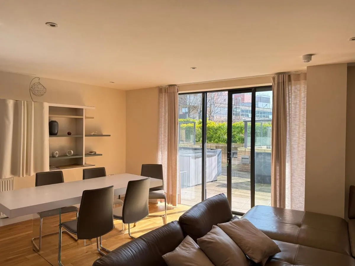 Image 5 of Luxury 3-BR near Tower Bridge Family & Business Ready