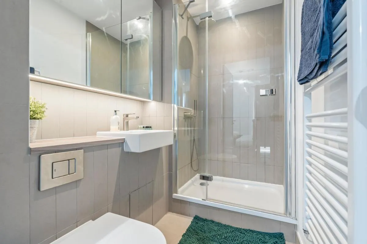 Image 3 of Luxury 3BR with 2bath Near Westfield Stratford