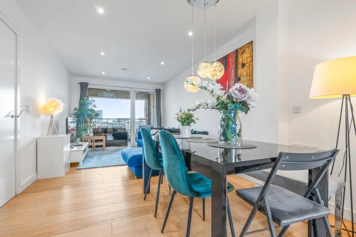 Image 4 of Luxury 3BR with 2bath Near Westfield Stratford