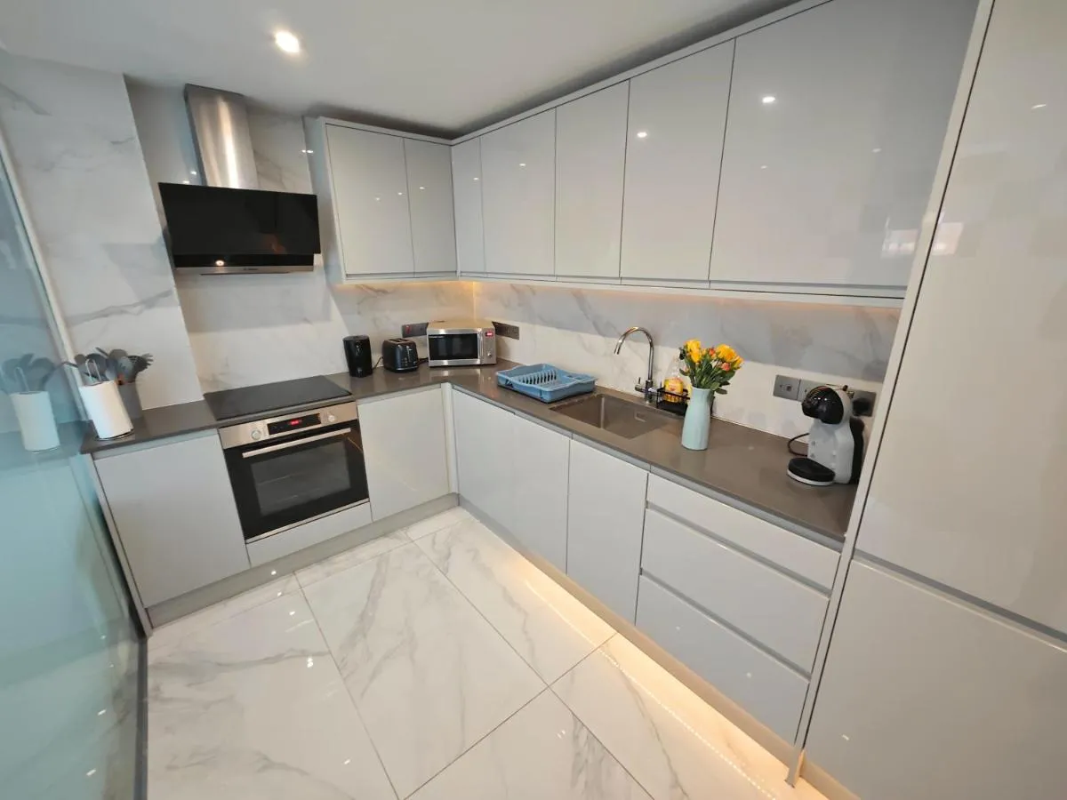 Image 4 of Luxury 3-Bed Flat – 1 min from Baker Street Station