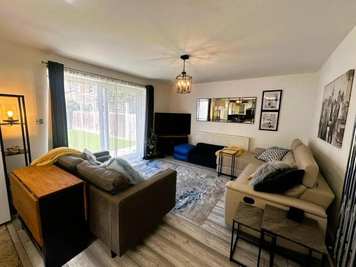 Image 5 of Luxury 3-Bed Ilford Modern Comfort & Elegance