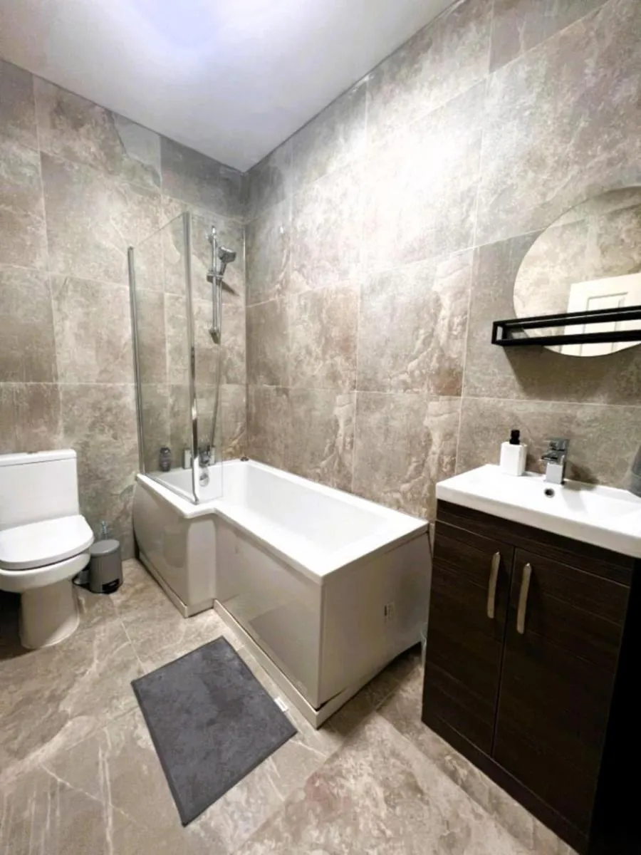 Image 4 of Luxury 3-Bed Ilford Modern Comfort & Elegance