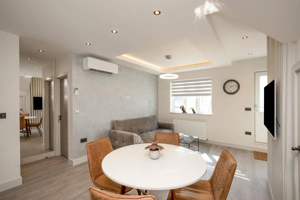 Image 5 of Luxury 3 Bedroom Flat 5 min to tube station