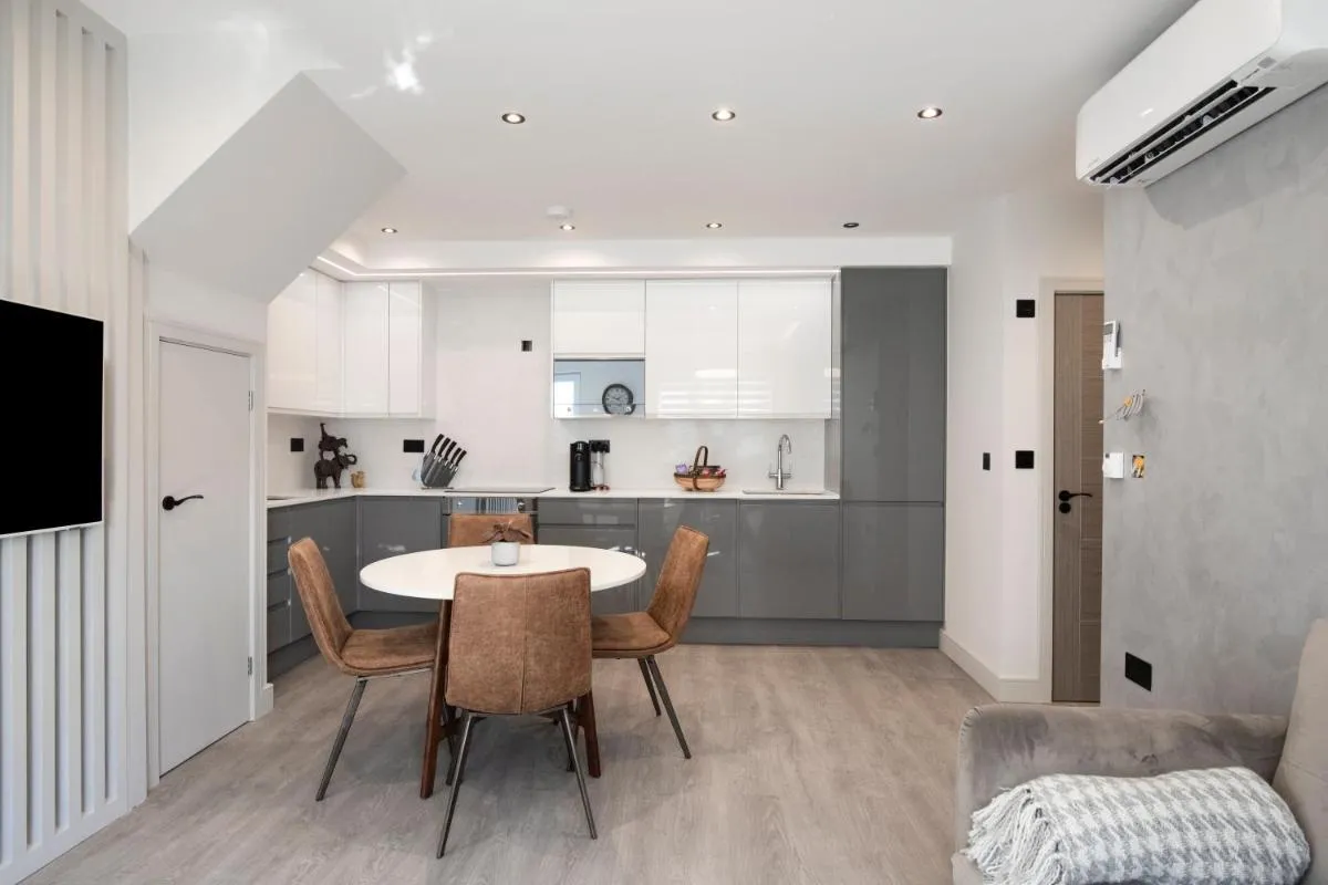 Image 3 of Luxury 3 Bedroom Flat 5 min to tube station