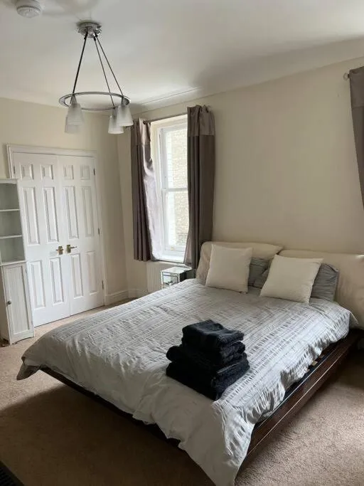 Image 5 of Luxury 3 bedroom, 3 bath apt by Oxford St & Soho