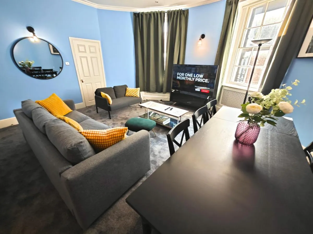 Image 5 of Luxury 4-Bedroom Apartment in Oxford Street
