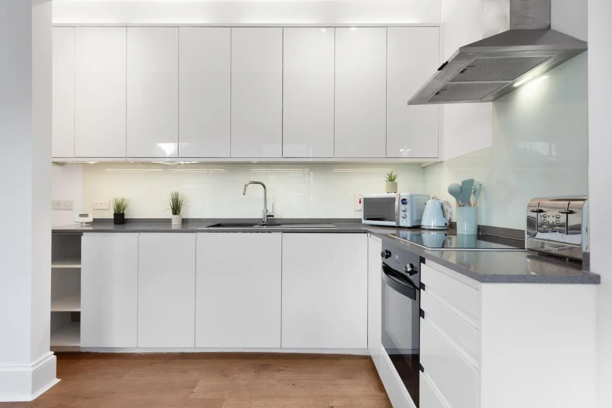 Image 5 of Luxury 4 Bedroom Flat with Stunning Shard View from Terrace in Central London! Next to station, Sleeps 9