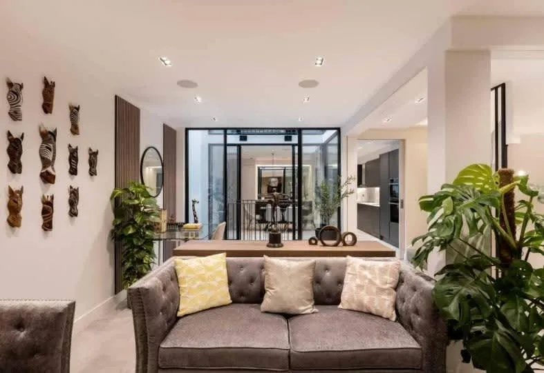 Image 4 of Luxury 5 Bedroom Home