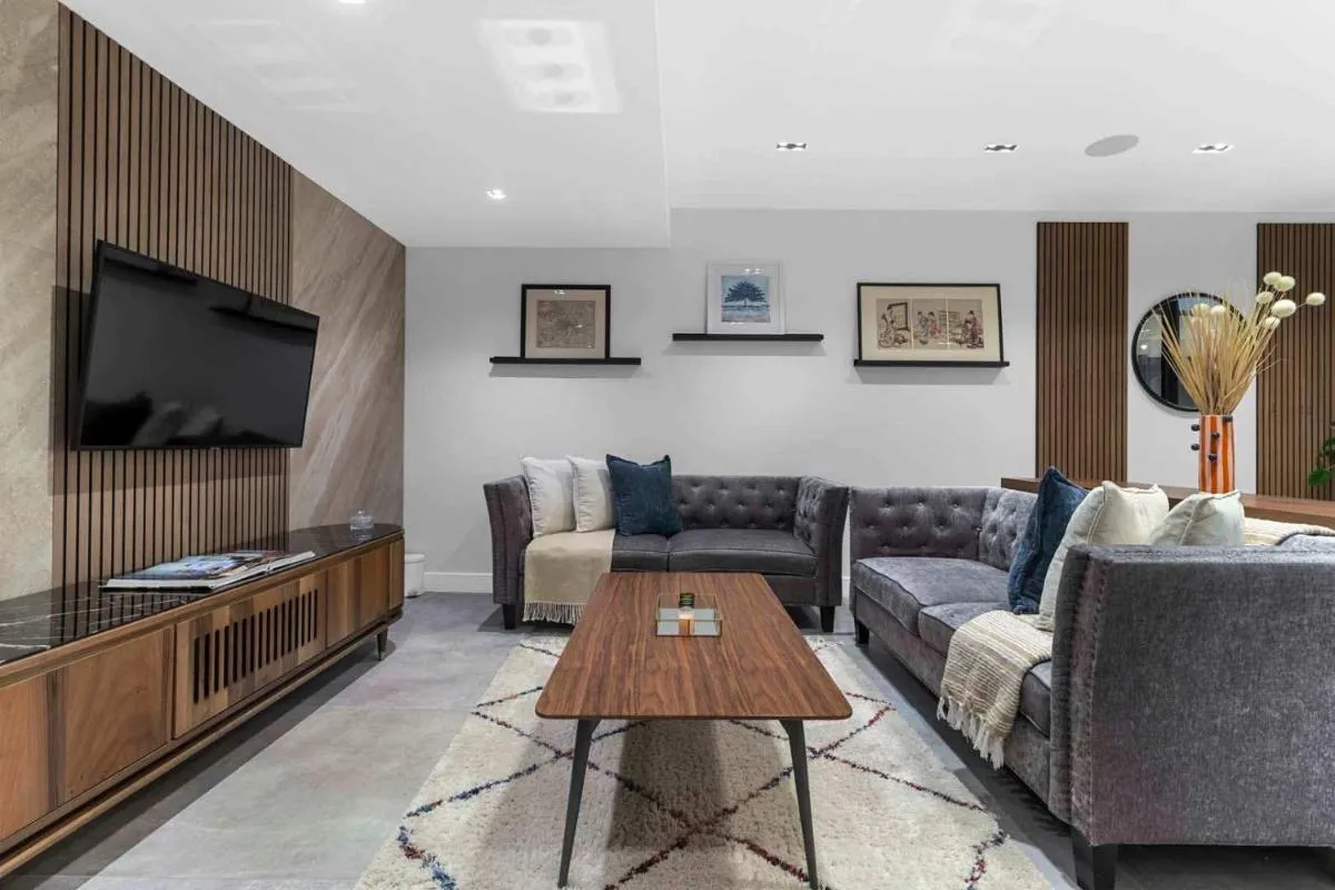 Image 3 of Luxury 5 Bedroom Home