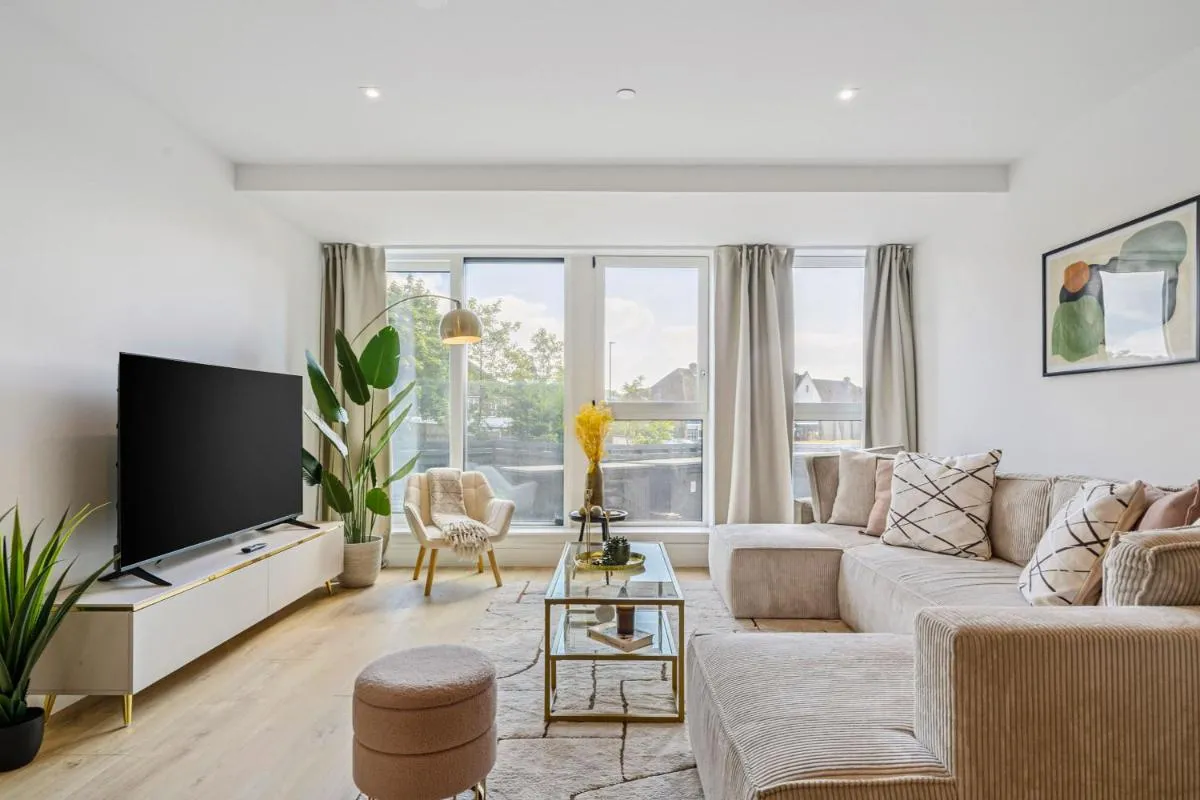 Image 5 of Luxury Apartment – West Wimbledon with Cinema & Game Room, Gym, Parking