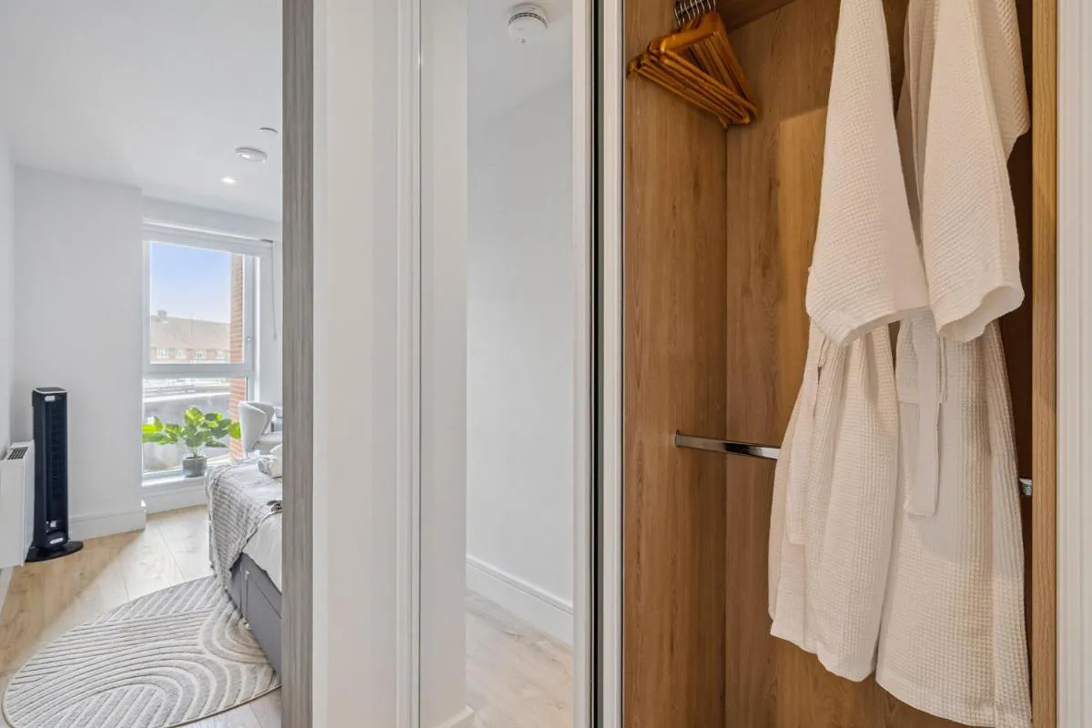 Image 3 of Luxury Apartment – West Wimbledon with Cinema & Game Room, Gym, Parking
