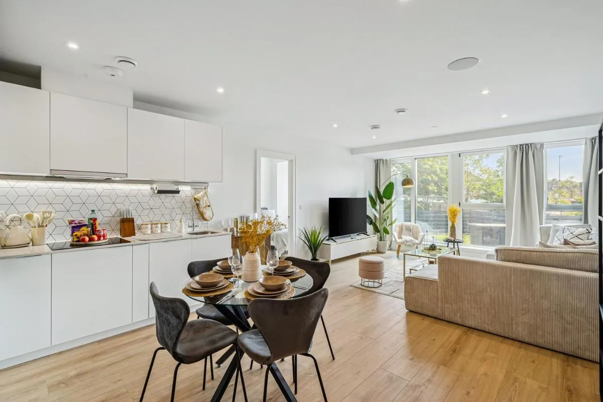 Image 4 of Luxury Apartment – West Wimbledon with Cinema & Game Room, Gym, Parking