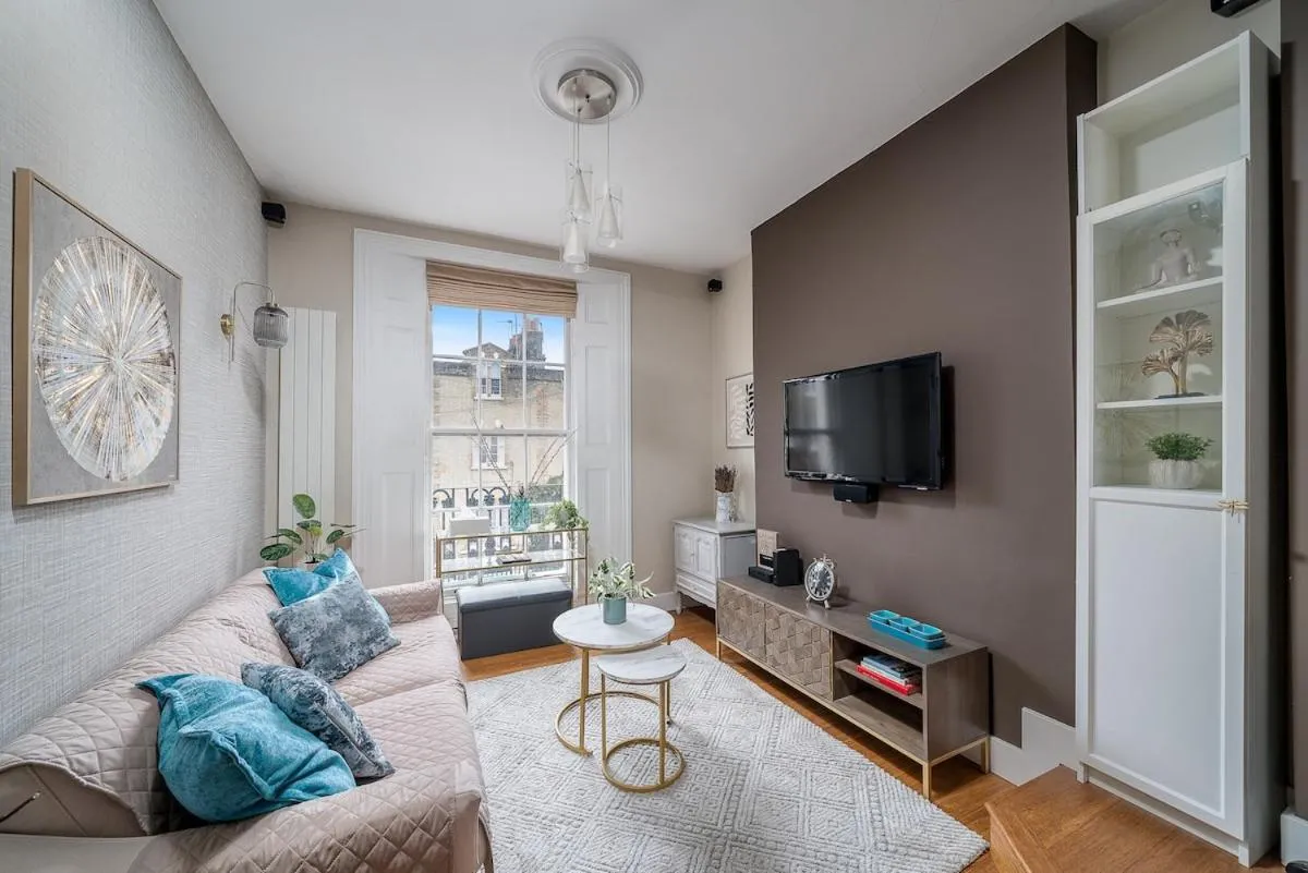 Image 2 of Luxury Camden Town 1 bedroom apartment Near Tube Market