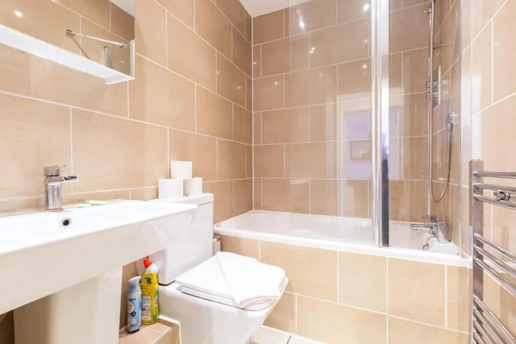 Image 3 of Luxury Central Camden Apartment C1